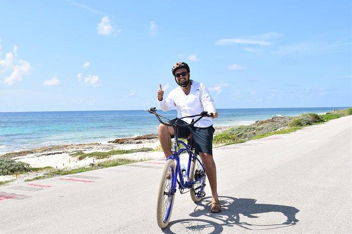 Excursão de bicicleta elétrica de meio dia no East Side de Cozumel com almoço