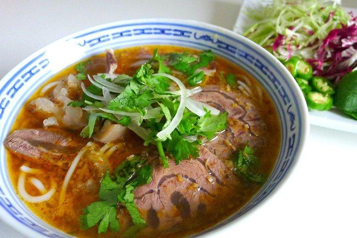 Hue Street Food Tour af Cyclo