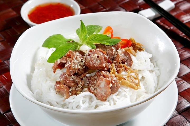 Hue Street Food Tour af Cyclo