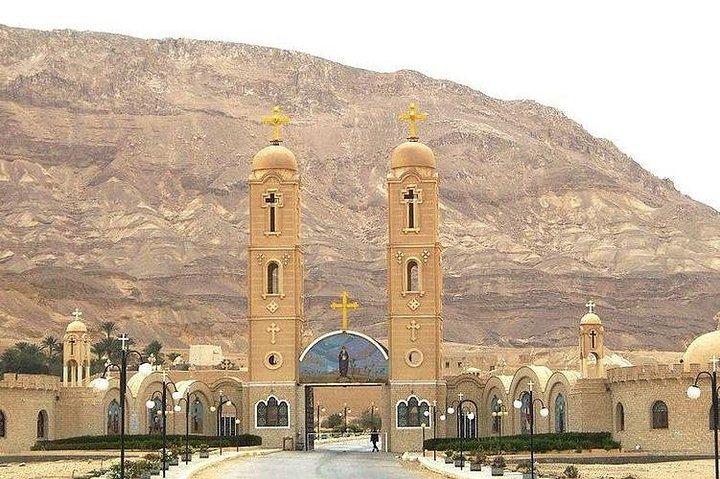 Private Full-Day Red Sea Monasteries Tour vanuit Cairo