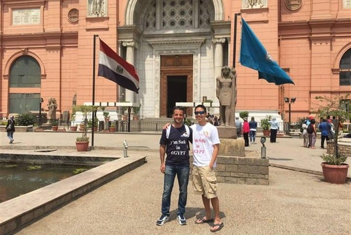 Full Day Tour to Giza Pyramids and old Egyptian Museum in Cairo