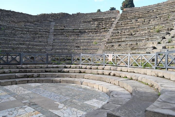 Transfer from Naples to Sorrento with 2 hours Private Tour in Pompeii