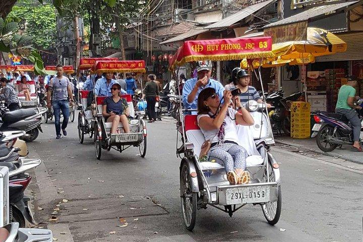(5 horas) Tour especial 3 en 1: Cyclo, Street Food Tour y Foot Spa