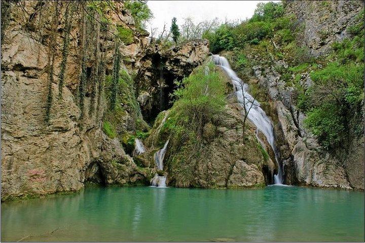 Visite des monastères et des cascades au départ de Veliko Tarnovo
