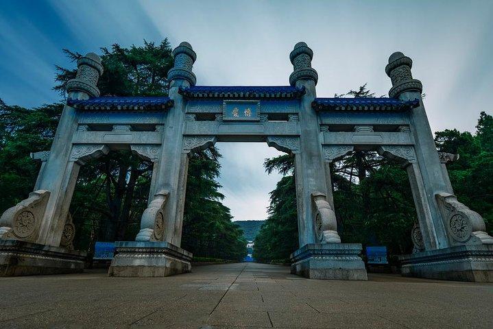 Viagem de um dia a Nanjing saindo de Xangai: explore o túmulo de Sun-Yatsen, a antiga muralha da cidade etc.