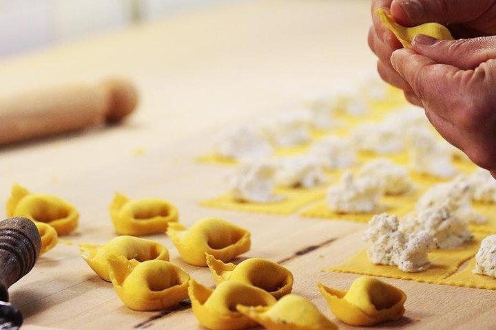 Clase de cocina de pasta y postre boloñesa