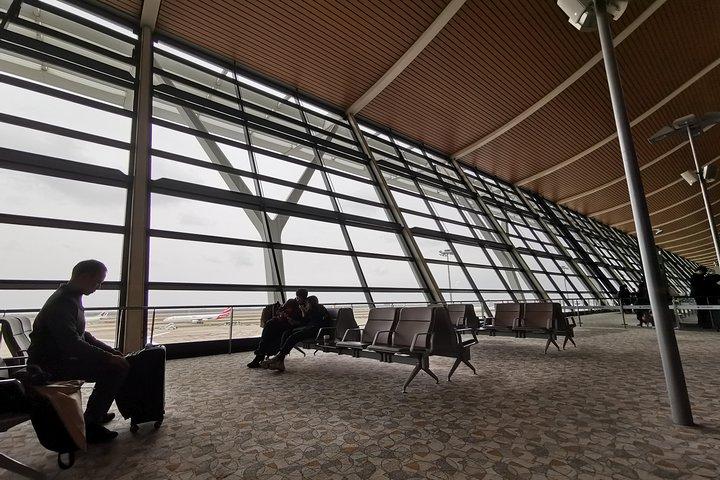 コロンボ空港 (CMB) とカサッパ ライオンズ ロック間の送迎