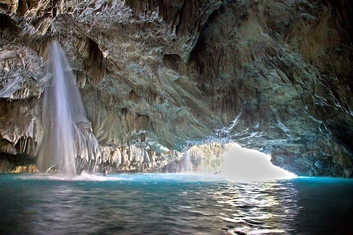Tour to the Tolantongo Cave, starting from Mexico City