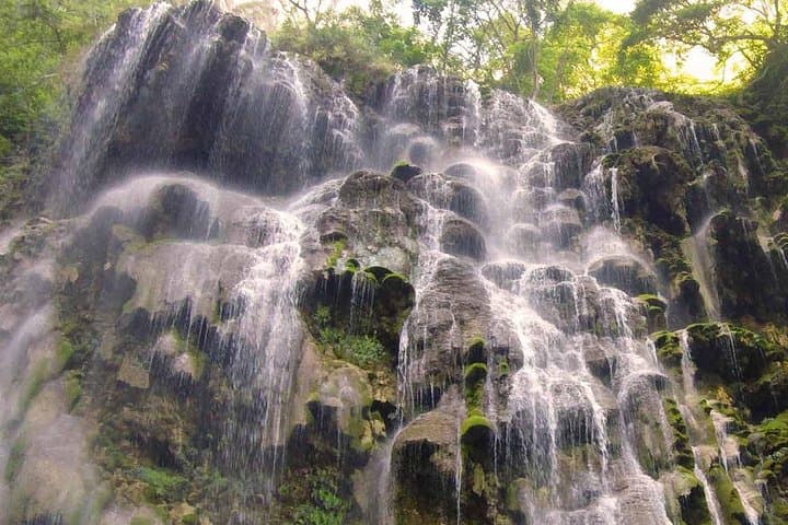Tour to the Tolantongo Cave, starting from Mexico City