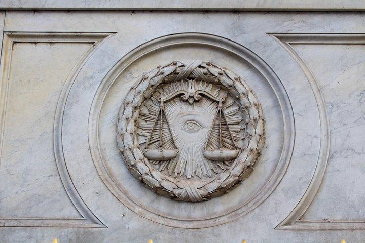Massoni: miti e rivelazioni su una società segreta
