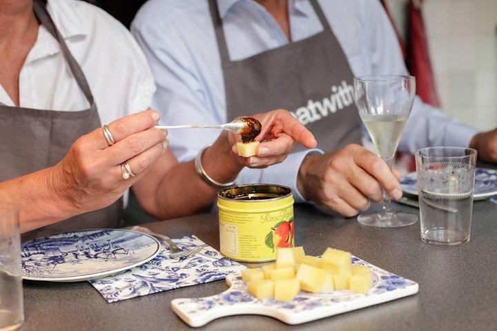 美しいアムステルダムのカナルハウスでオランダのパンケーキ作りを学ぶ