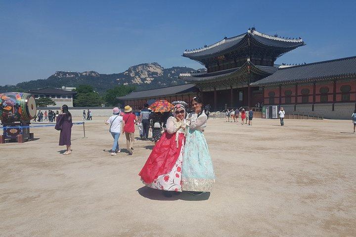 Tour privado: Palacio Real de Gyeongbokgung y Puerta Oriental