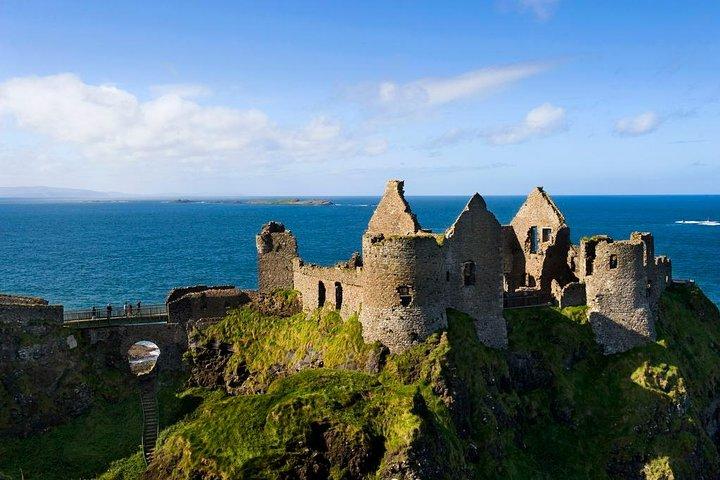 Giant Causeway, Dark Hedges e Whiskey Distillery tour saindo de Dublin