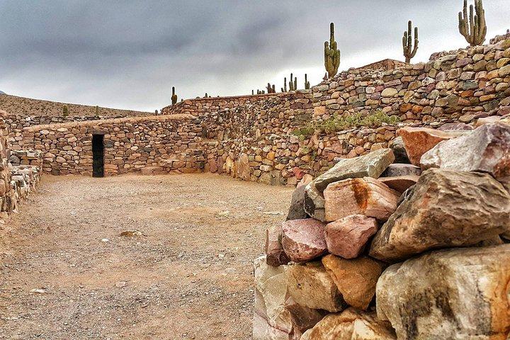 Hornocal, 14 Farben Berg, durch Humahuaca-Schlucht