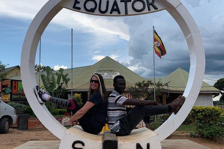 Entdecken Sie die Magie des Äquators Ugandas auf einer eintägigen Tour