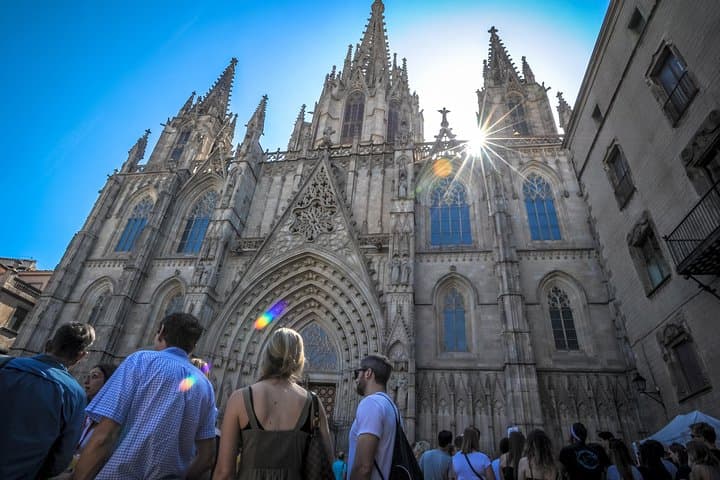 Barcelona Highlights & Sagrada Familia Tour: Priority Access