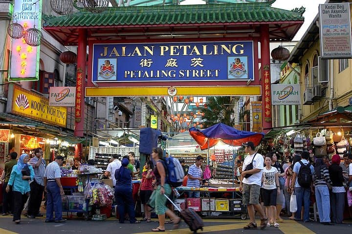 Kuala Lumpur by Night: Cultural Sights, City Lights & Local Vibes