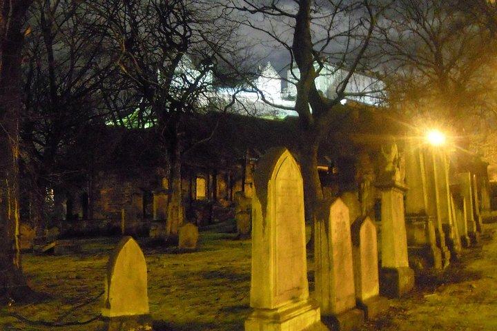 Tour de los Fantasmas, Misterios y Brujas em Português