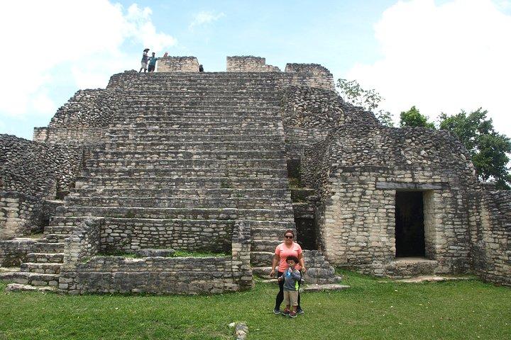 カラコル マヤ サイト、リオ フリオ洞窟、リオ オン プール、ベリーズ ツアー ガイドとランチ付き