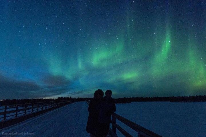 Northern lights jagter med bil