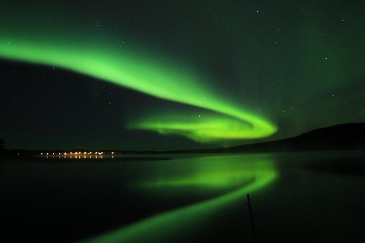 Northern lights jagter med bil