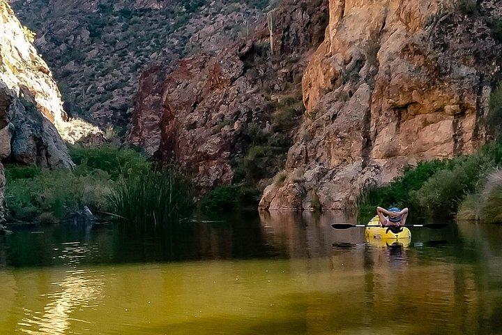 Kayak 2 Hr Canyon & Cliffside sur le lac Saguaro