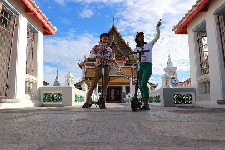 Explore Bangkok por E-Scooter e experimente comida de rua