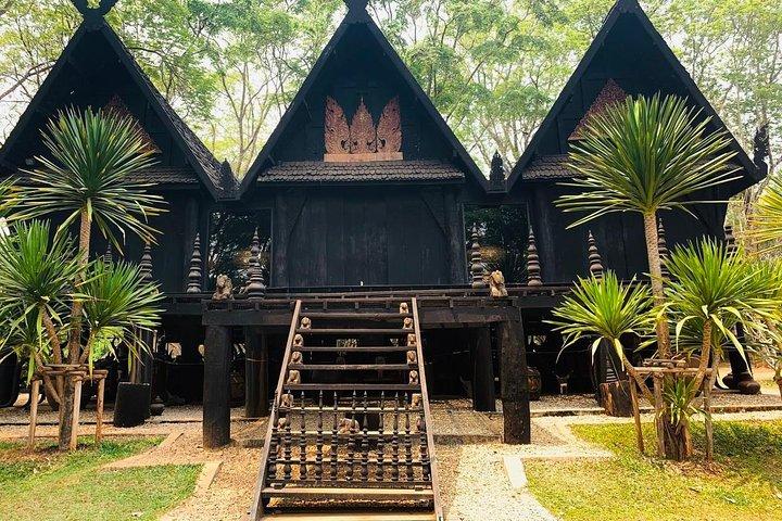 Chiang Rai Highlights Tour: Hvide og blå templer og sort museum