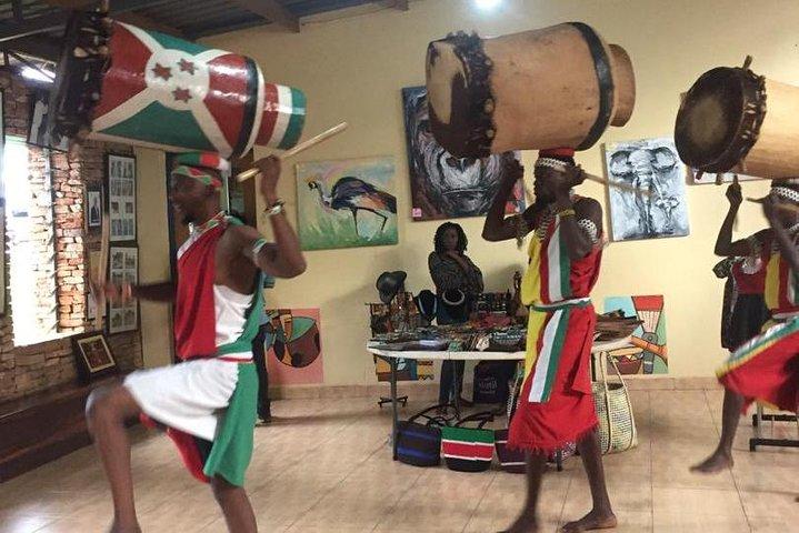 Halve dag stadstour Kampala en traditionele dansshow met diner (7 uur)