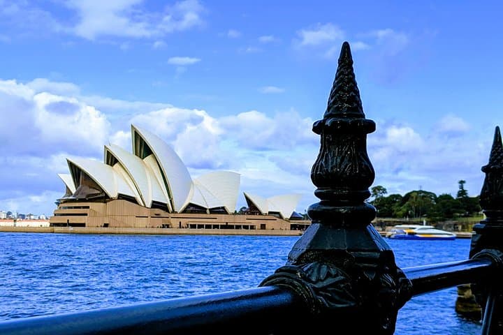 Sydney Unleashed with Bondi Beach 4‑Hour Private Afternoon Tour