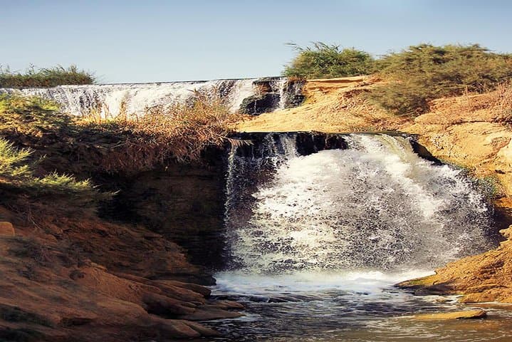 Valley of Whales and Wadi El Rayan Water Falls Day Tour from Cairo