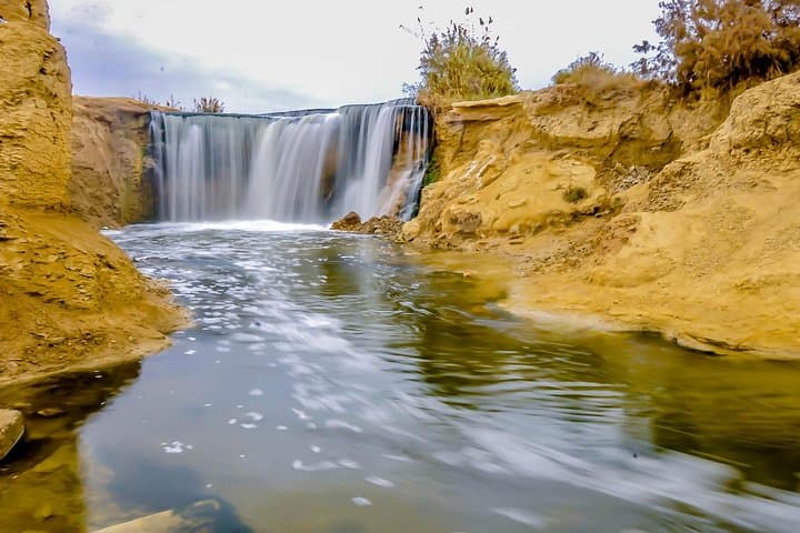Valley of Whales and Wadi El Rayan Water Falls Day Tour from Cairo