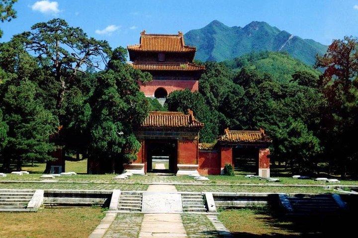 Tour in autobus di un giorno per la Grande Muraglia di Badaling e la tomba di Ming