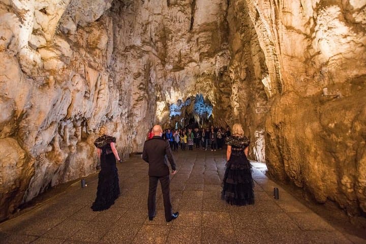 Private Tour: Hobbiton & Waitomo Glowworm Cave Experience