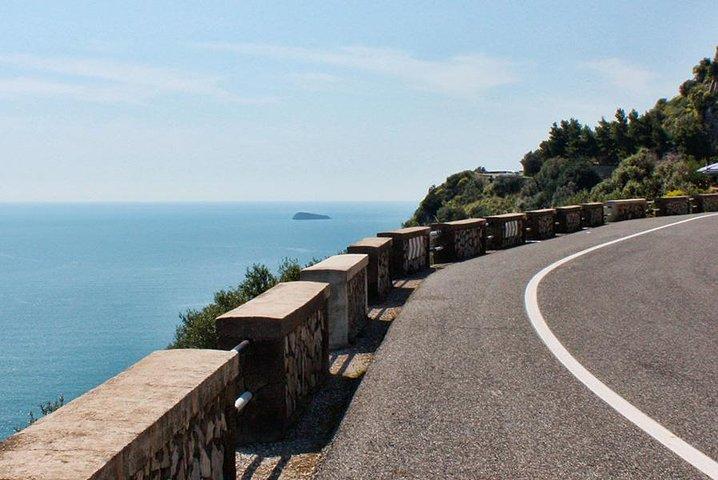 Amalfikystdagstur fra Sorrento med en engelsktalende privat chauffør