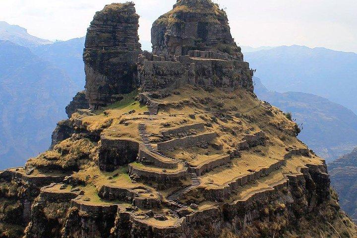 Privétour naar de archeologische vindplaats Waqrapukara vanuit Cusco.