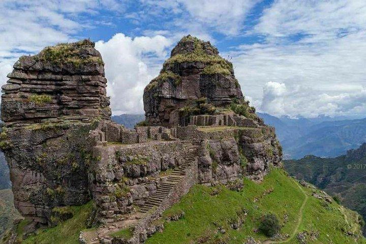 Privétour naar de archeologische vindplaats Waqrapukara vanuit Cusco.