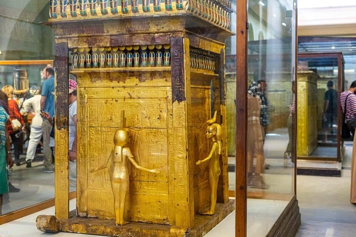Private day tour to Giza Pyramids, Sphinx Egyptian Museum and Citadel