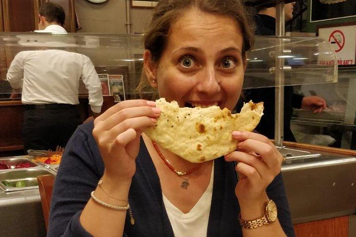 Estambul: tour gastronómico privado nocturno en Kadikoy
