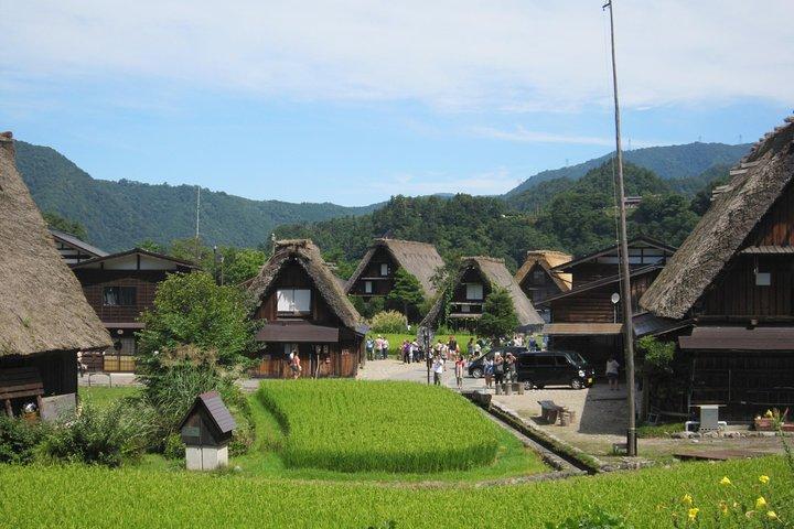 【金沢駅発 日帰りバスツアー 】白川郷・五箇山 二つの世界遺産集落満喫バスツアー