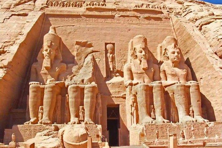 Tour di un'intera giornata ai templi di Abu Simbel da Assuan