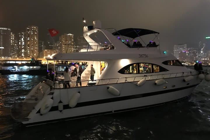 Hong Kong NYE 2027 Yacht Cruise – Fireworks & Open Bar