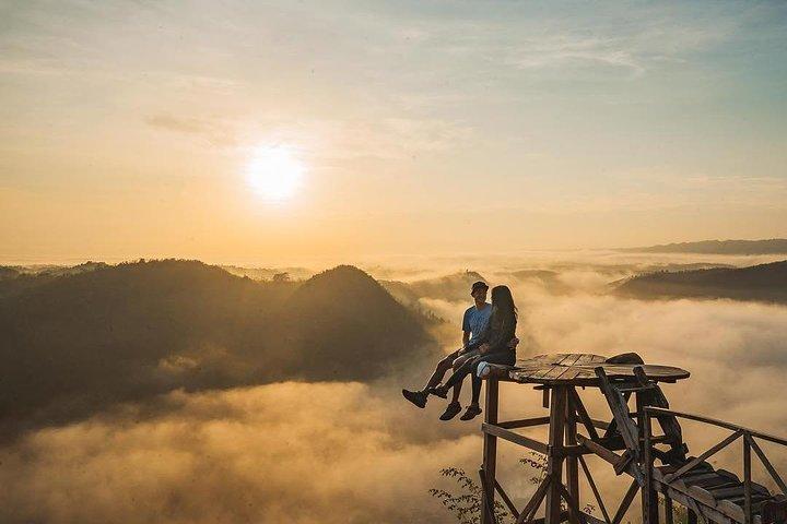 Panguk Sunrise & Jomblang Cave Tour de Yogyakarta