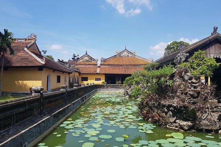 Tour privato della città di Hue: Dragon Boat, città imperiale e tombe reali