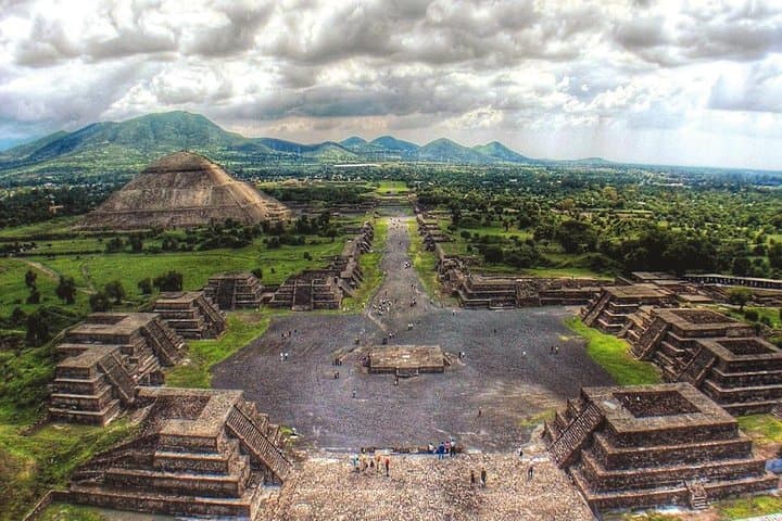 Mexico City Private City Tour: Teotihuacan and Basilica of Our Lady of Guadalupe