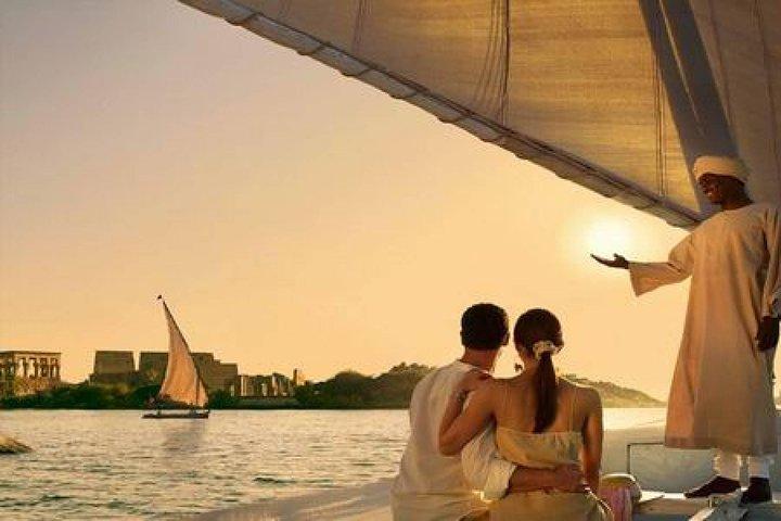 Tour di un giorno alle piramidi di Giza e tour al tramonto in feluca al Cairo