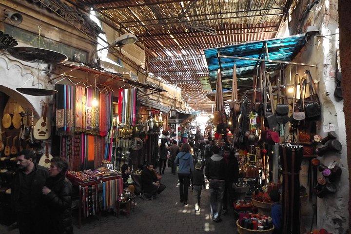 Guided tour: Secret Garden and the great souk of Marrakech.