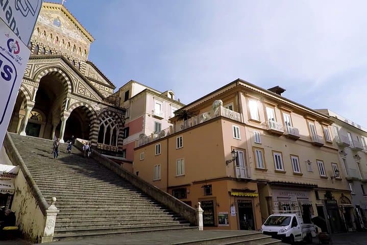 Private Transfer NAPLES to AMALFI or vv (with Stop option in Pompeii)