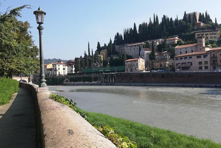 Une charmante visite de la ville sans stress en petit groupe de Vérone avec un guide local