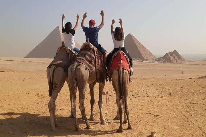 Top rated Giza Pyramids and Sphinx Tour from Cairo Airport